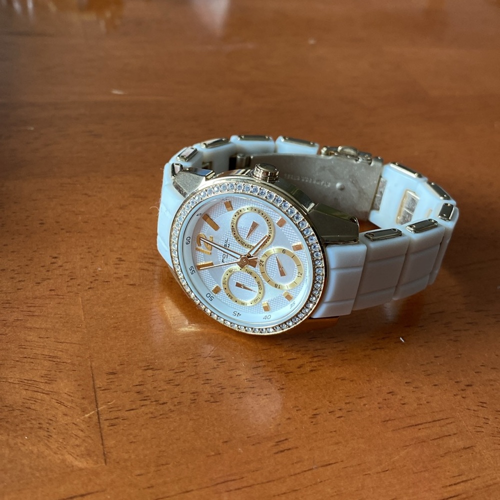 Fossil watch. White with gold trim - Picture 2 of 4